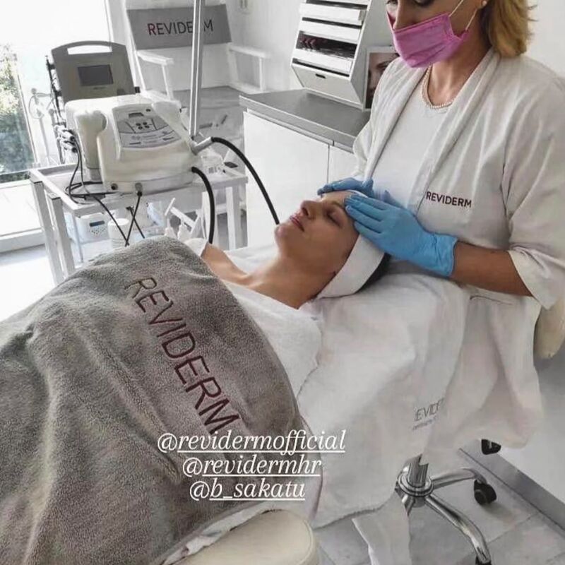 Reviderm tretman lica aparaturom